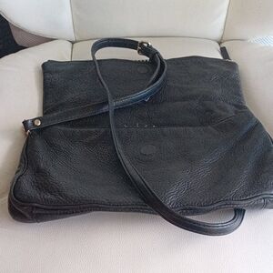 Kate Spade Elegant Black Leather Shoulder Bag